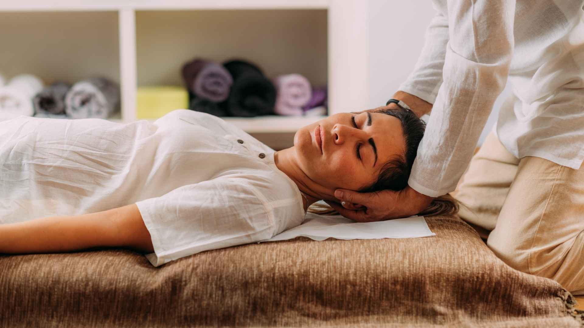 Reflexology head massage Mindwholeness Mindfullwholeness Therapy Mumbai